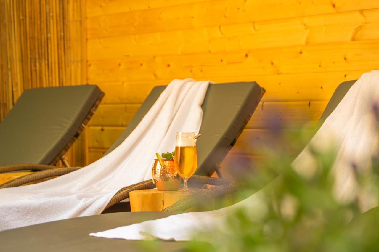 Wellness Mitten In Der Wasserfallstadt Triberg Triberg im Schwarzwald Eksteriør billede